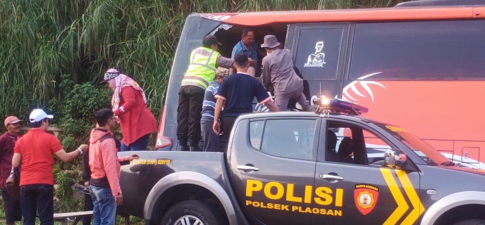 Bus Wisatawan Semarang Nyaris Masuk Jurang di Sarangan Magetan
