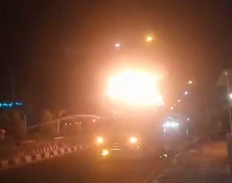 Truk Ekspedisi Ludes Terbakar di Ring Road Ngawi