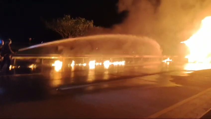 Truk Tangki BBM Terbakar di Tol Ngawi Dipicu dari Kampas Rem Panas
