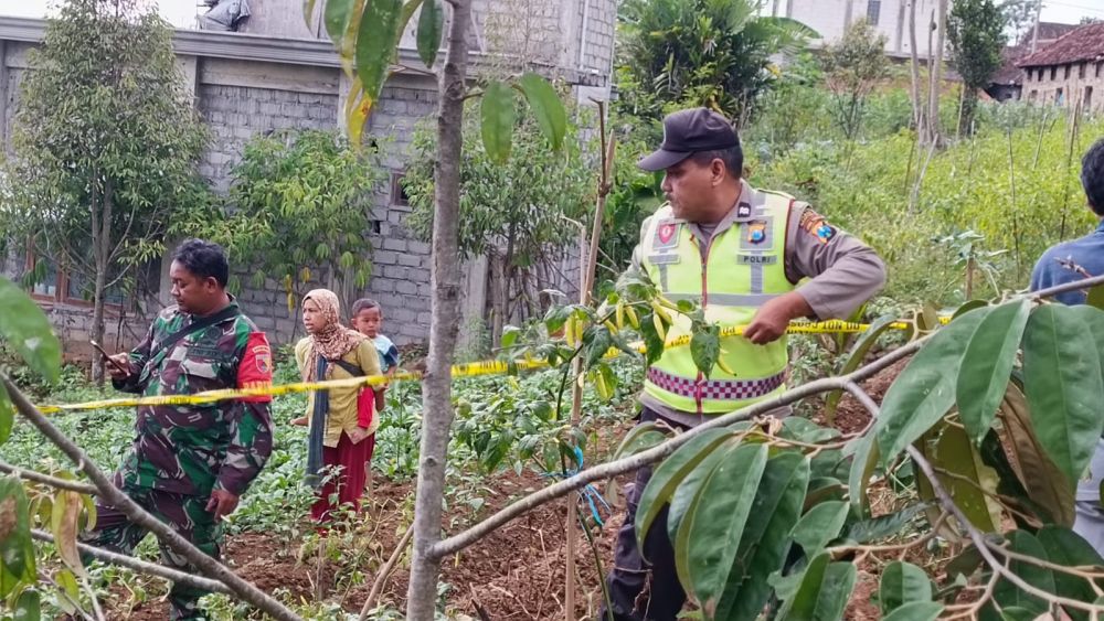 Petani Magetan Temukan Mortir Bekarat saat Mencangkul di Ladang