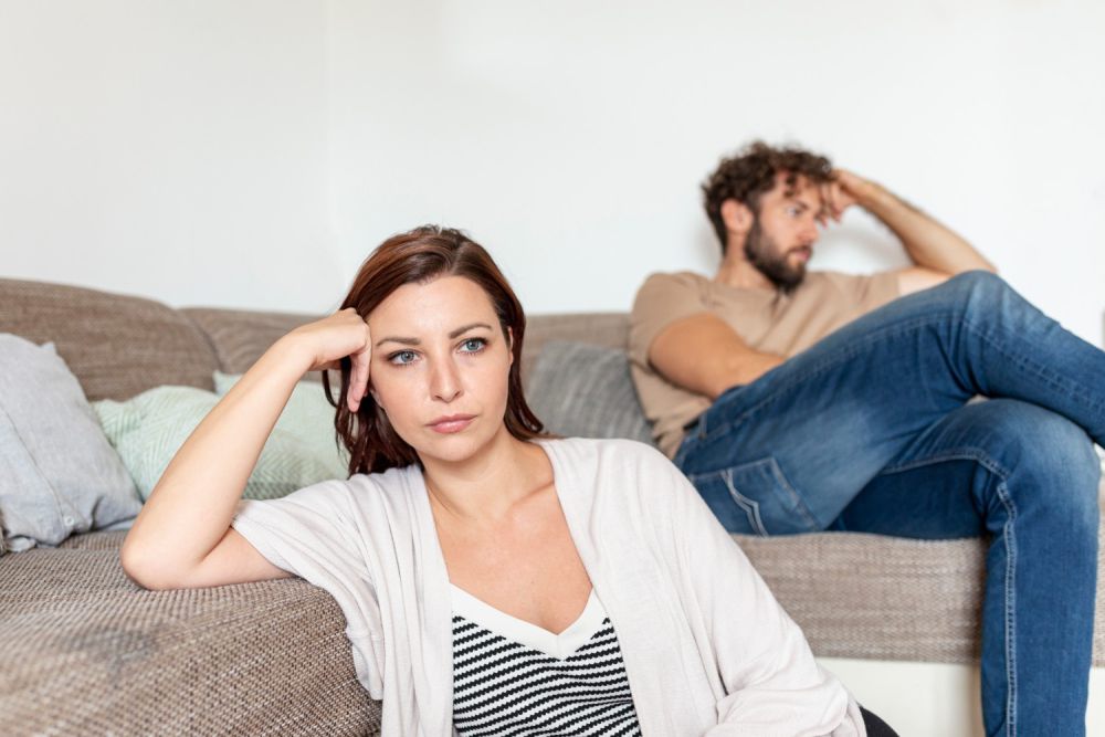 6 Alasan Pasanganmu Jadi Banyak Menuntut, Jangan Cuma Menyalahkan! 