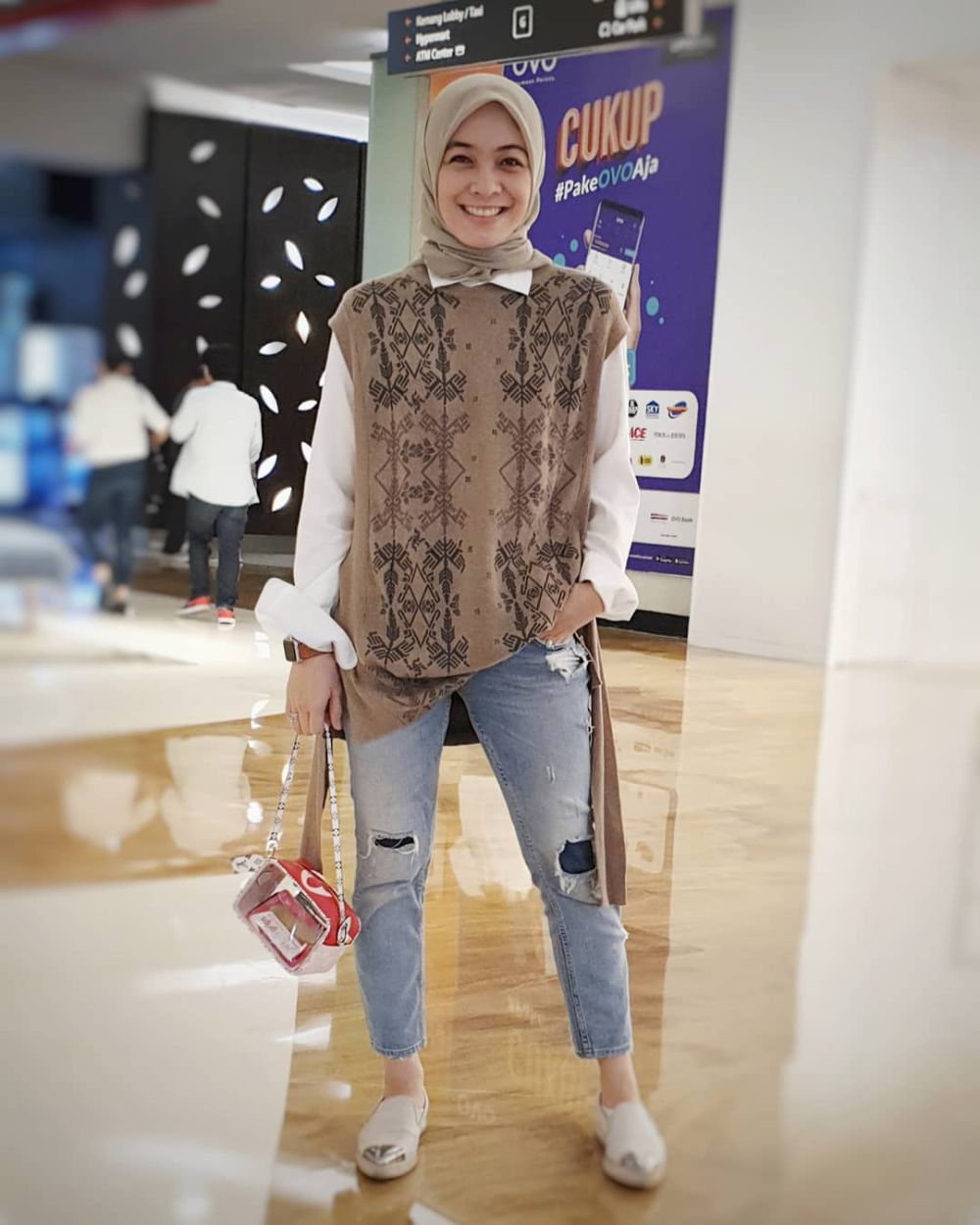 11 Padu Padan Outfit Warna Cokelat Dian Ayu Lestari, Look Warm!