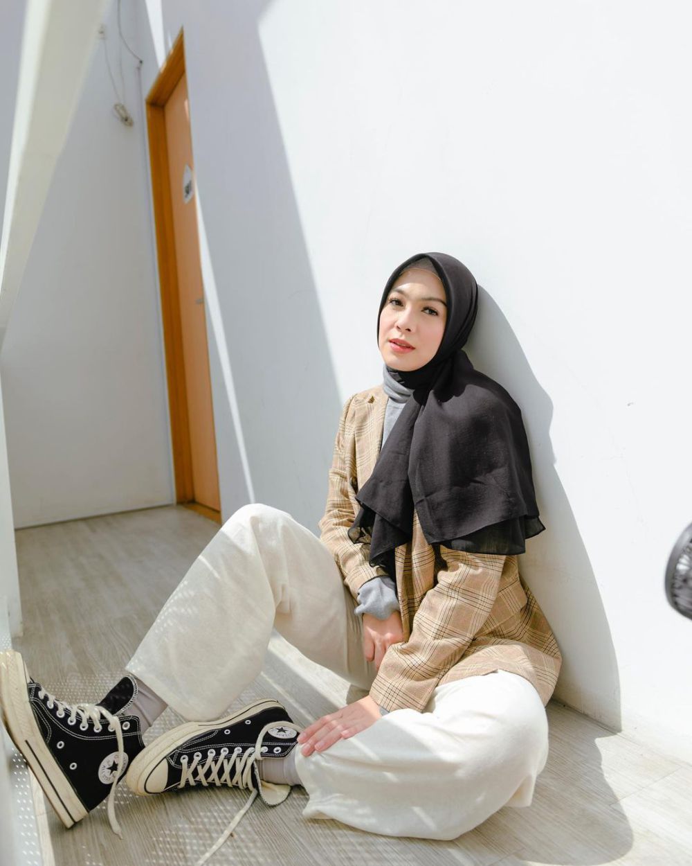 11 Padu Padan Outfit Warna Cokelat Dian Ayu Lestari, Look Warm!