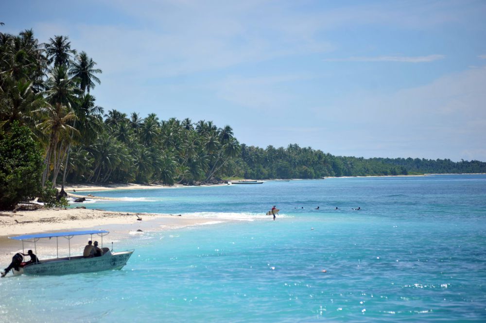 8 Pantai di Indonesia yang Jadi Lokasi Surfing Internasional