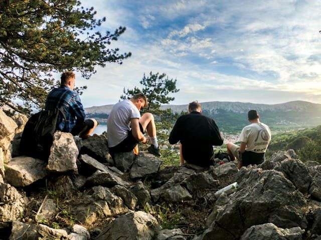 7 Rekomendasi Tempat Hiking Di Bandung Untuk Pencinta Alam