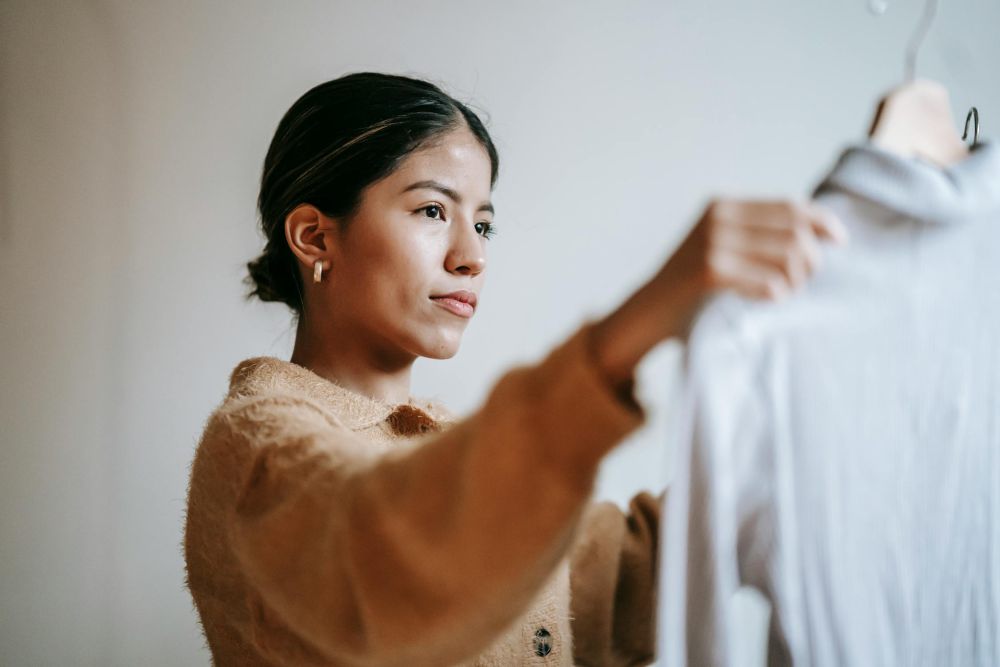 5 Tips Mengurangi Obsesi Belanja Pakaian, Pikirkan dengan Bijak!