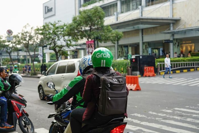 4 Cara ke Dufan Naik Transportasi Umum, dari Bus hingga Kereta