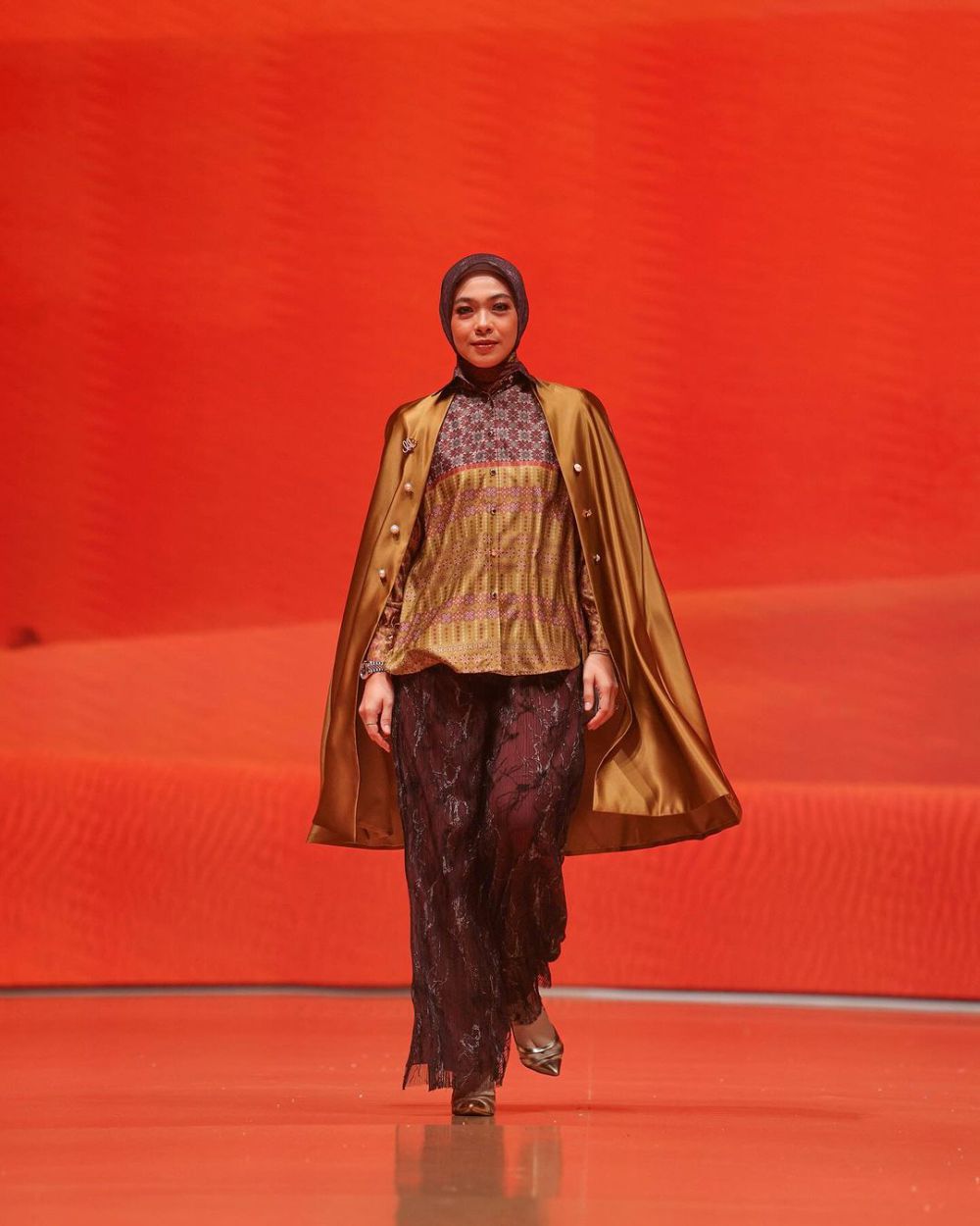 11 Padu Padan Outfit Warna Cokelat Dian Ayu Lestari, Look Warm!