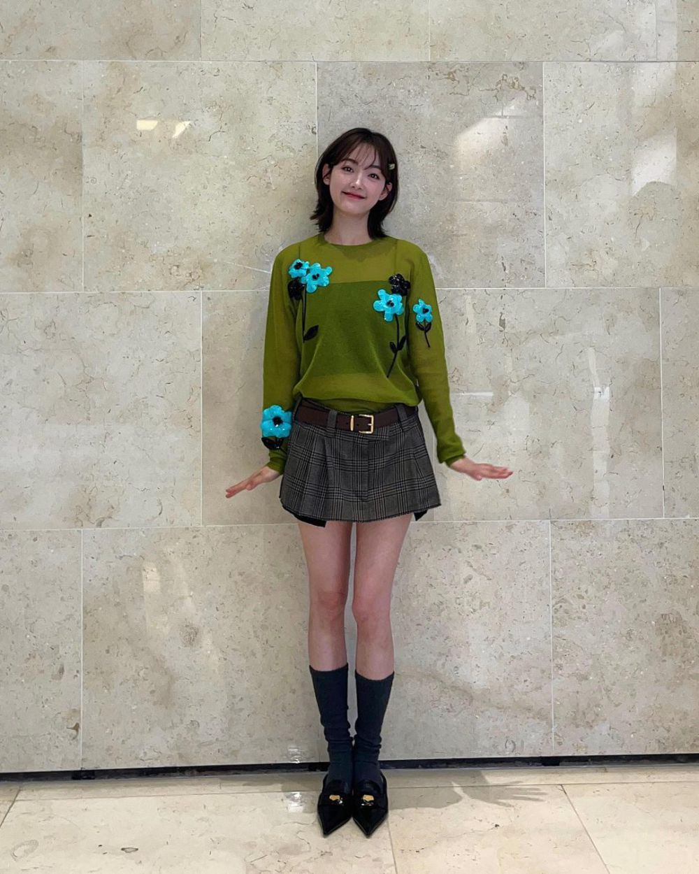 9 Inspirasi Outfit Quirky Style ala Lee Yoo Mi