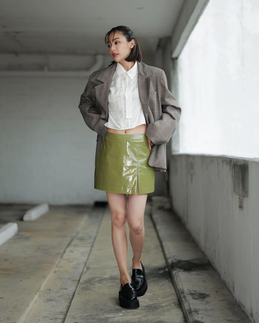 8 Padu Padan Mini Skirt ala Oom Eisaya, Chic and Girly!