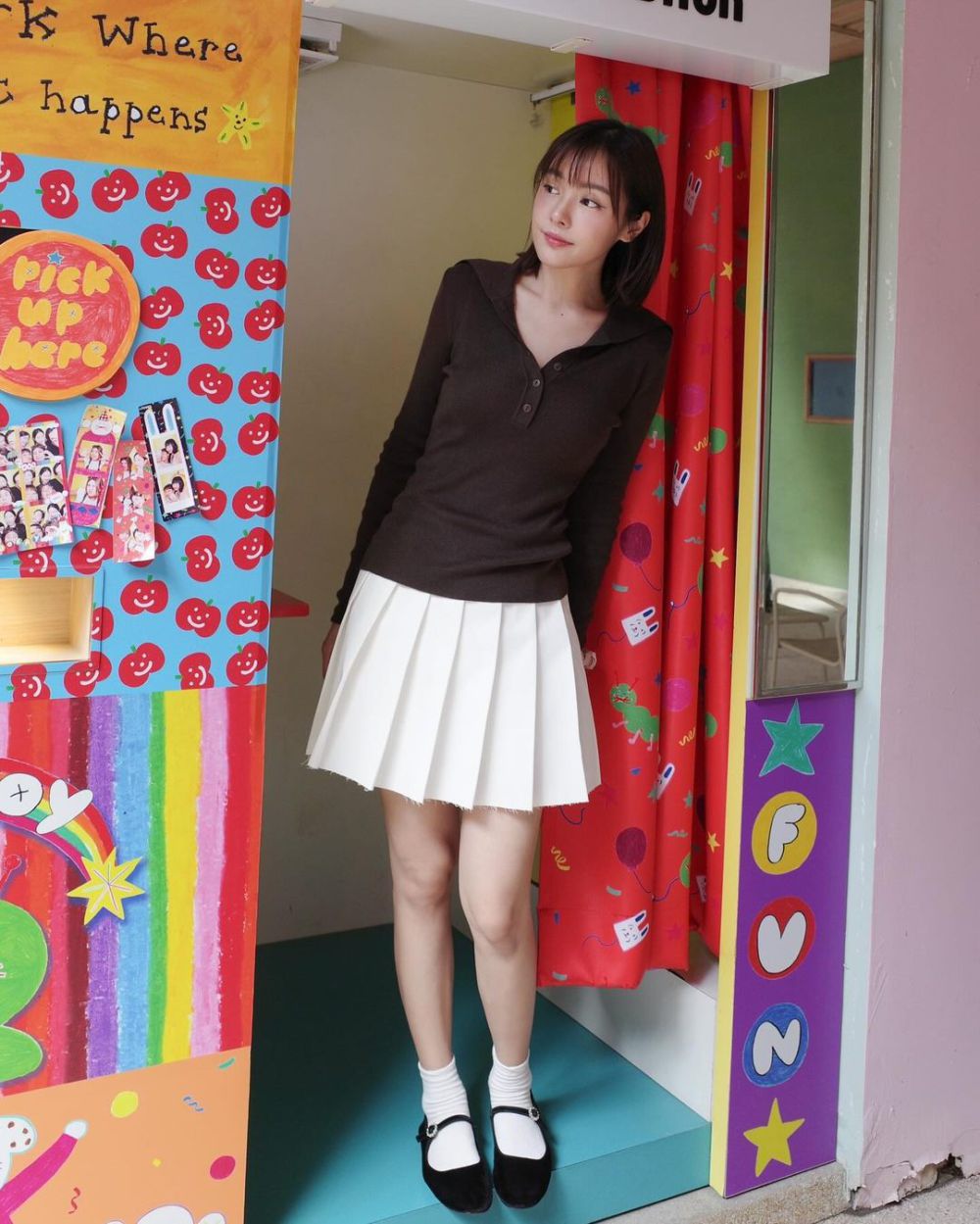 8 Padu Padan Mini Skirt ala Oom Eisaya, Chic and Girly!