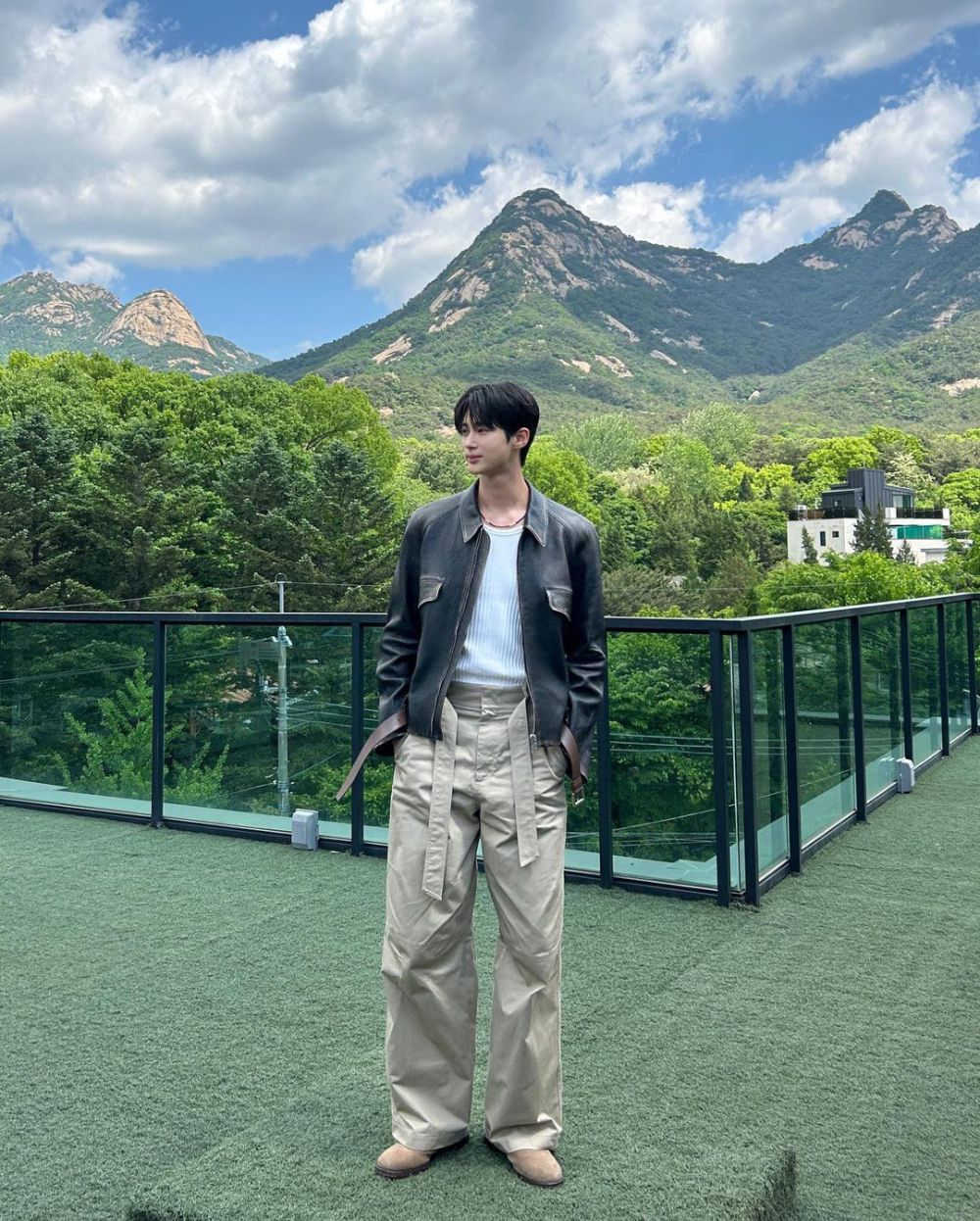 10 Inspirasi OOTD Boyfriendable ala Byeon Woo Seok, Manly Banget!