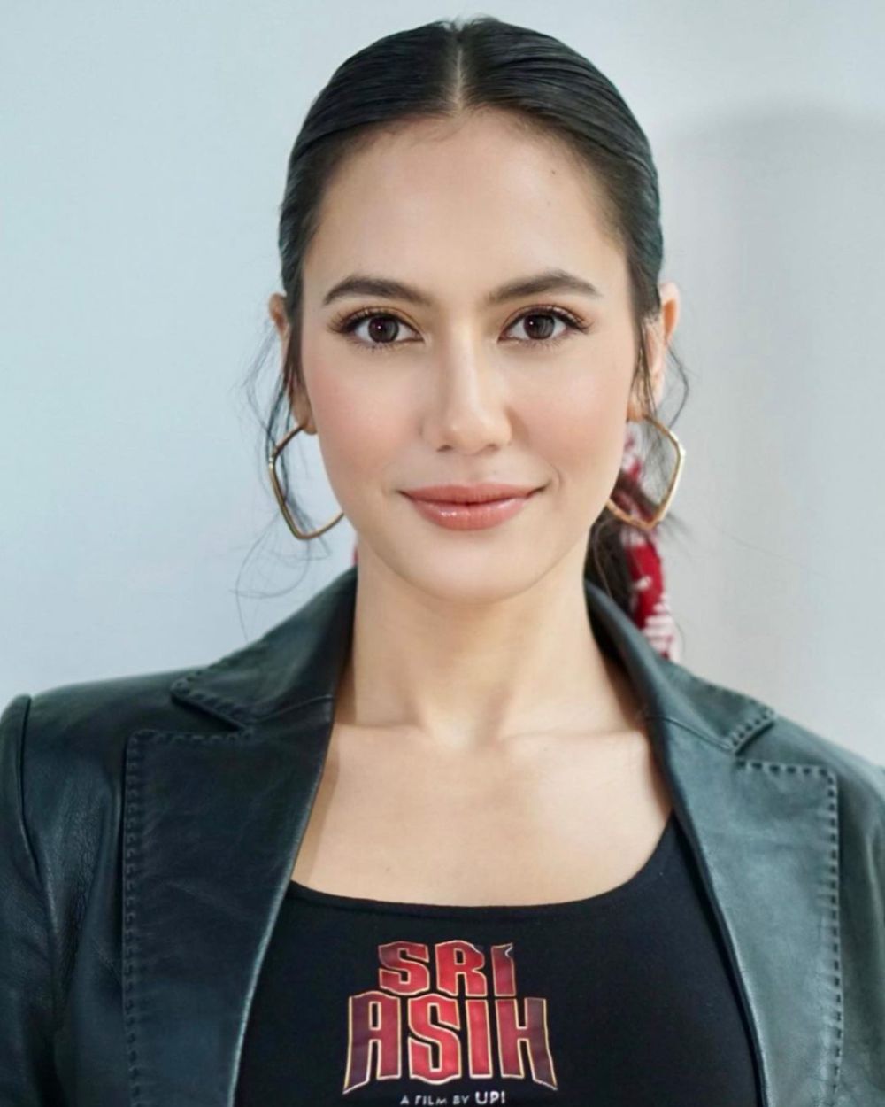 9 Inspirasi Makeup Minimalis ala Pevita Pearce, buat Daily!