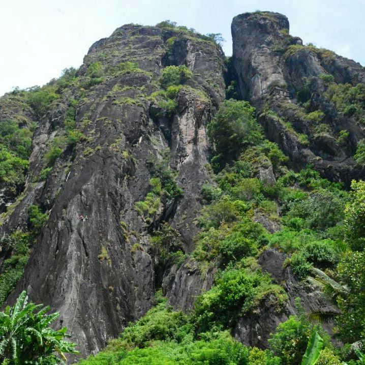 12 Spot Panjat Tebing Terbaik di Indonesia, Menguji Nyali! 