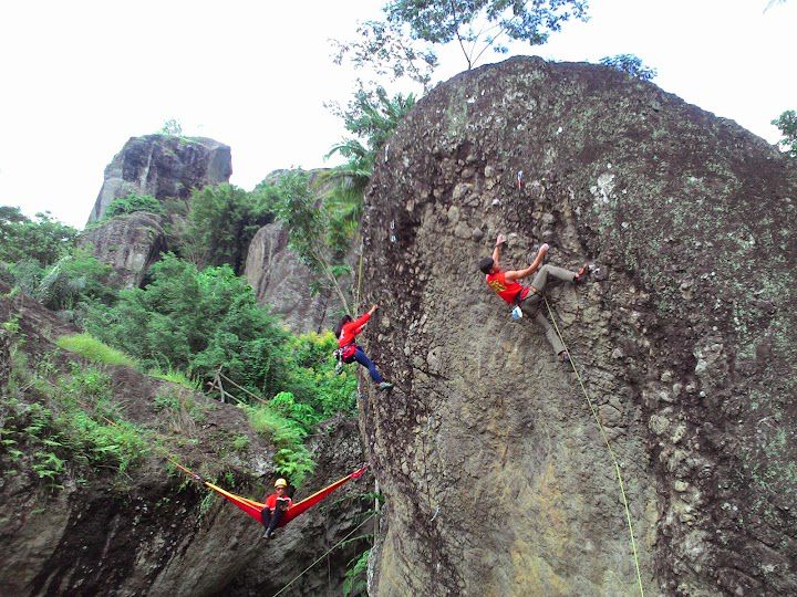 12 Spot Panjat Tebing Terbaik di Indonesia, Menguji Nyali! 