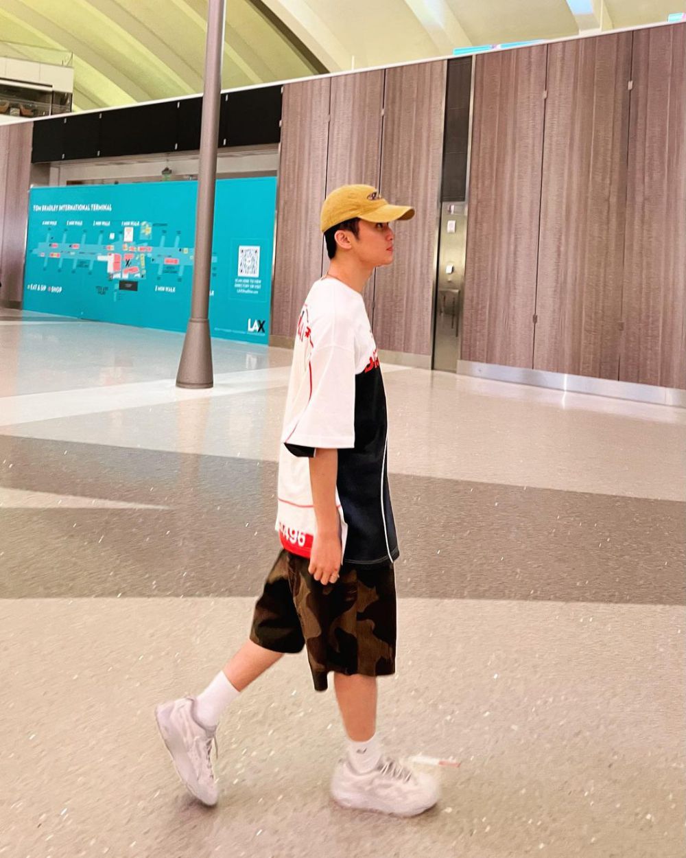 12 Outfit Sporty Casual ala Mark NCT, Chic and Comfy!