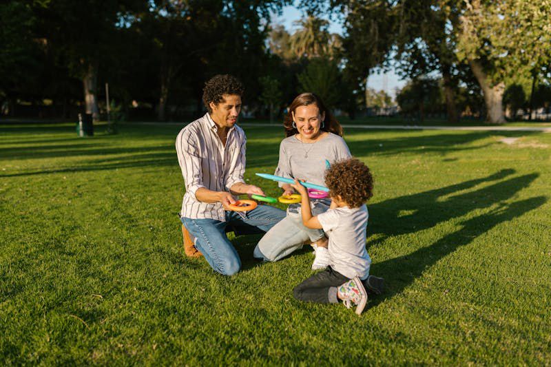 6 Tips Lakukan Deep Talk dengan Anak Laki-laki, Cari Suasana Nyaman