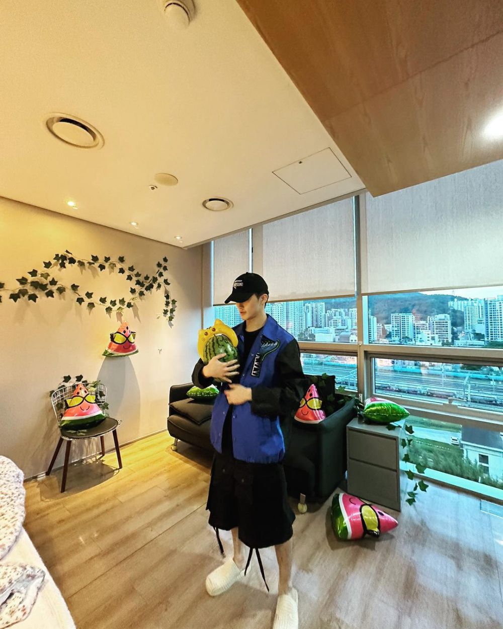 12 Outfit Sporty Casual ala Mark NCT, Chic and Comfy!