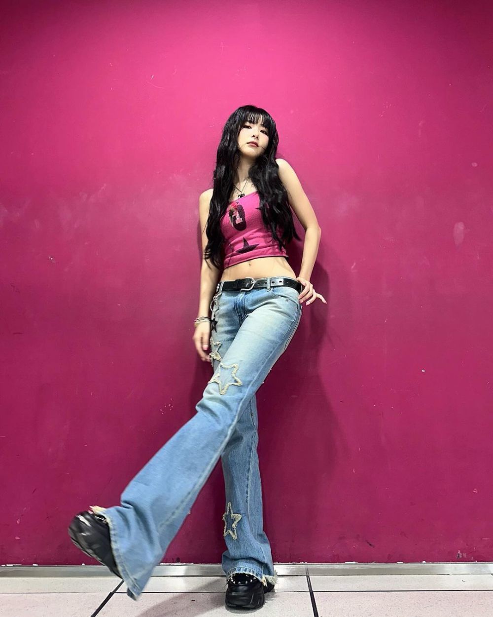 12 Ide Outfit Serba Pink ala Seulgi Red Velvet, Super Chic!