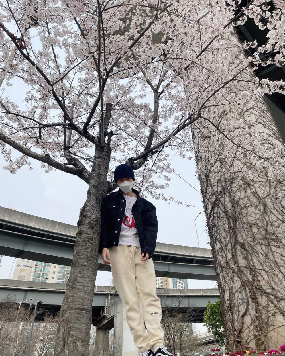 12 Outfit Sporty Casual ala Mark NCT, Chic and Comfy!