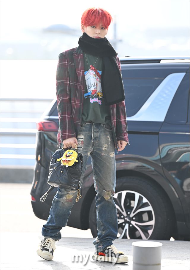 8 Gaya Airport Fashion ala Yoshi TREASURE, Stylish Kekinian!