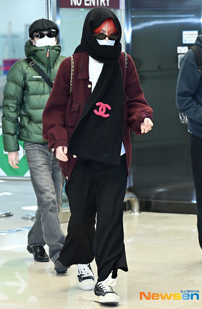 8 Gaya Airport Fashion ala Yoshi TREASURE, Stylish Kekinian!