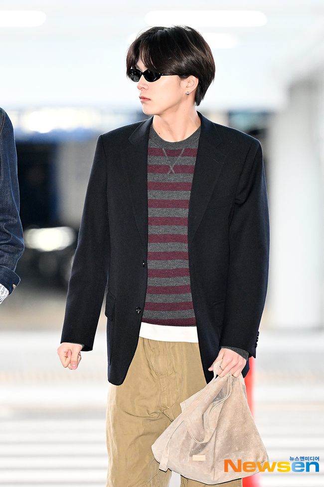 8 Gaya Airport Outfit ala Asahi TREASURE, Stylish Kekinian!