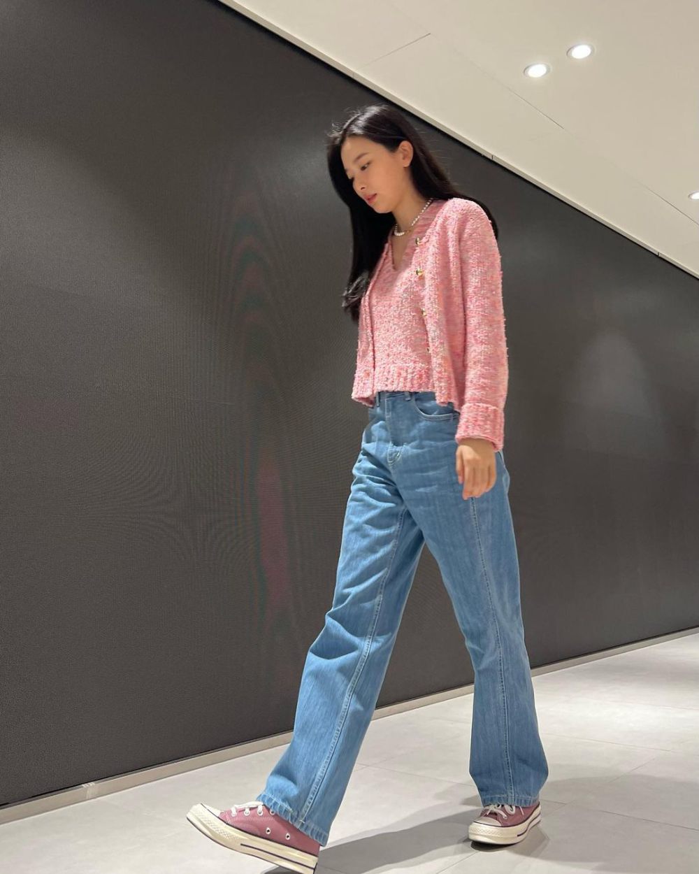 12 Ide Outfit Serba Pink ala Seulgi Red Velvet, Super Chic!