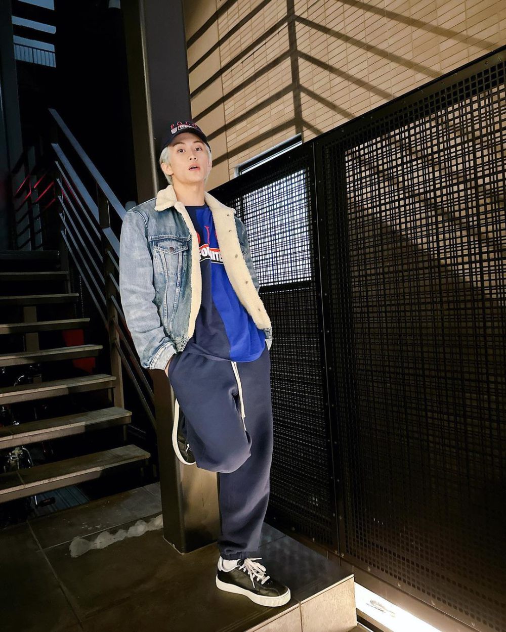 12 Outfit Sporty Casual ala Mark NCT, Chic and Comfy!