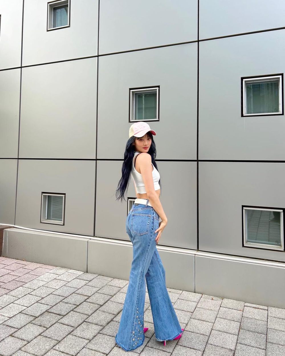 8 Inspirasi OOTD Crop Top ala Minnie (G)I-DLE, Comfy Abis!