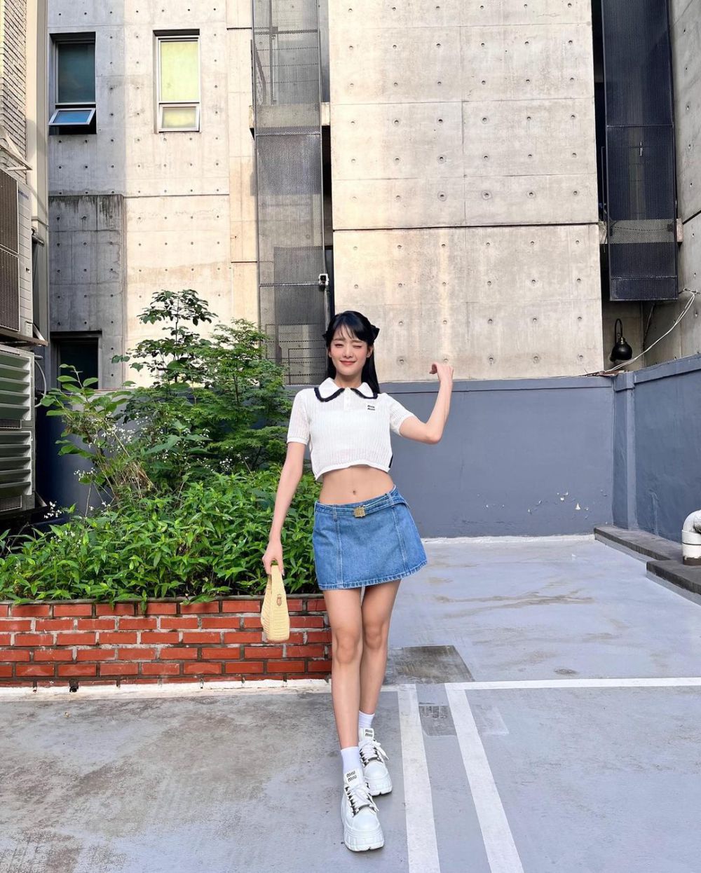 8 Inspirasi OOTD Crop Top ala Minnie (G)I-DLE, Comfy Abis!