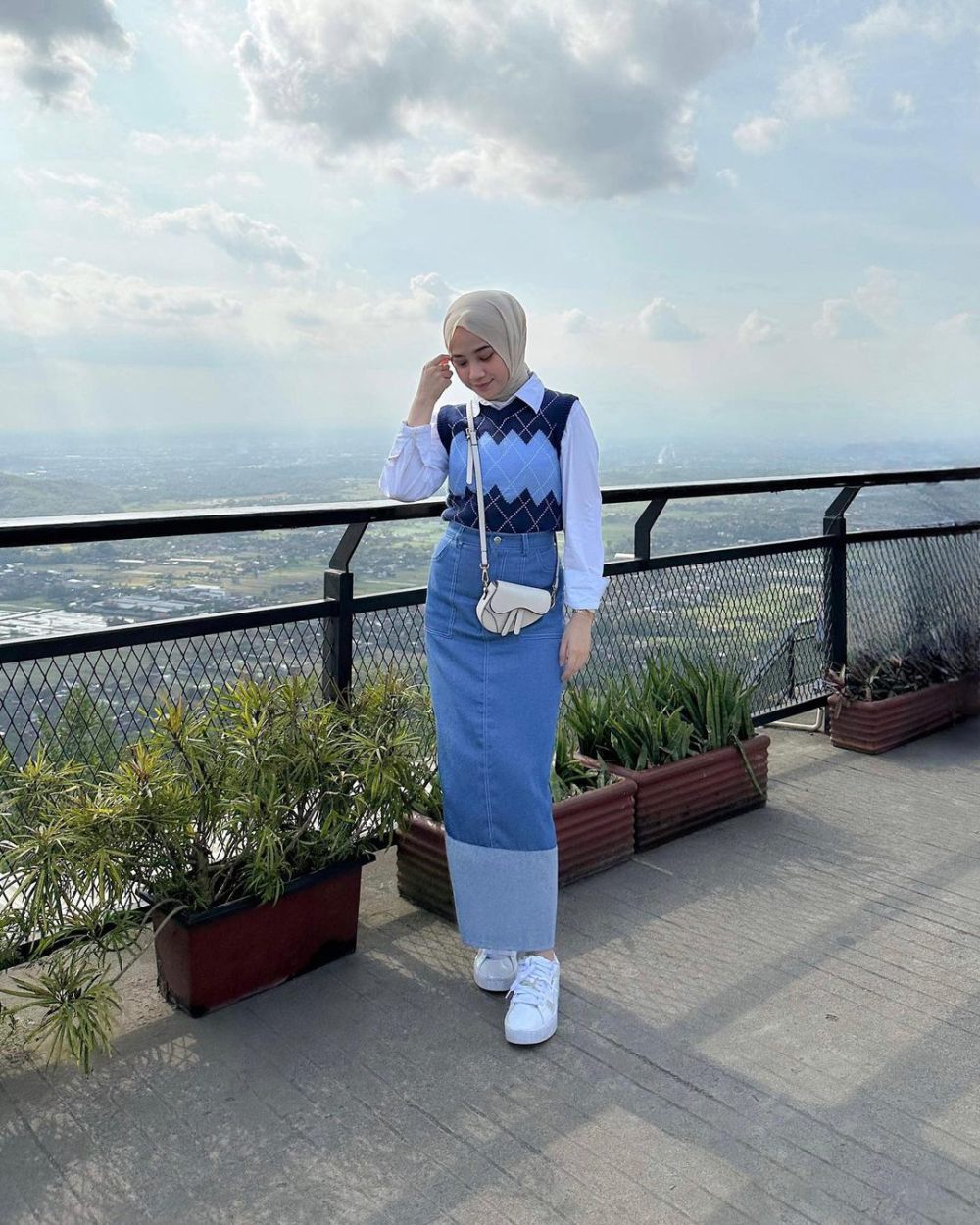 9 Ide Styling Outfit Knitwear ala Kirana Salsabila, Vibes Soft Girl!