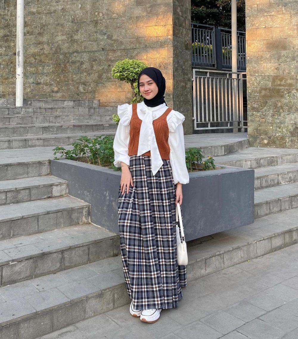 9 Inspirasi Outfit Korean Style ala Kirana Salsabila, Fashionable!