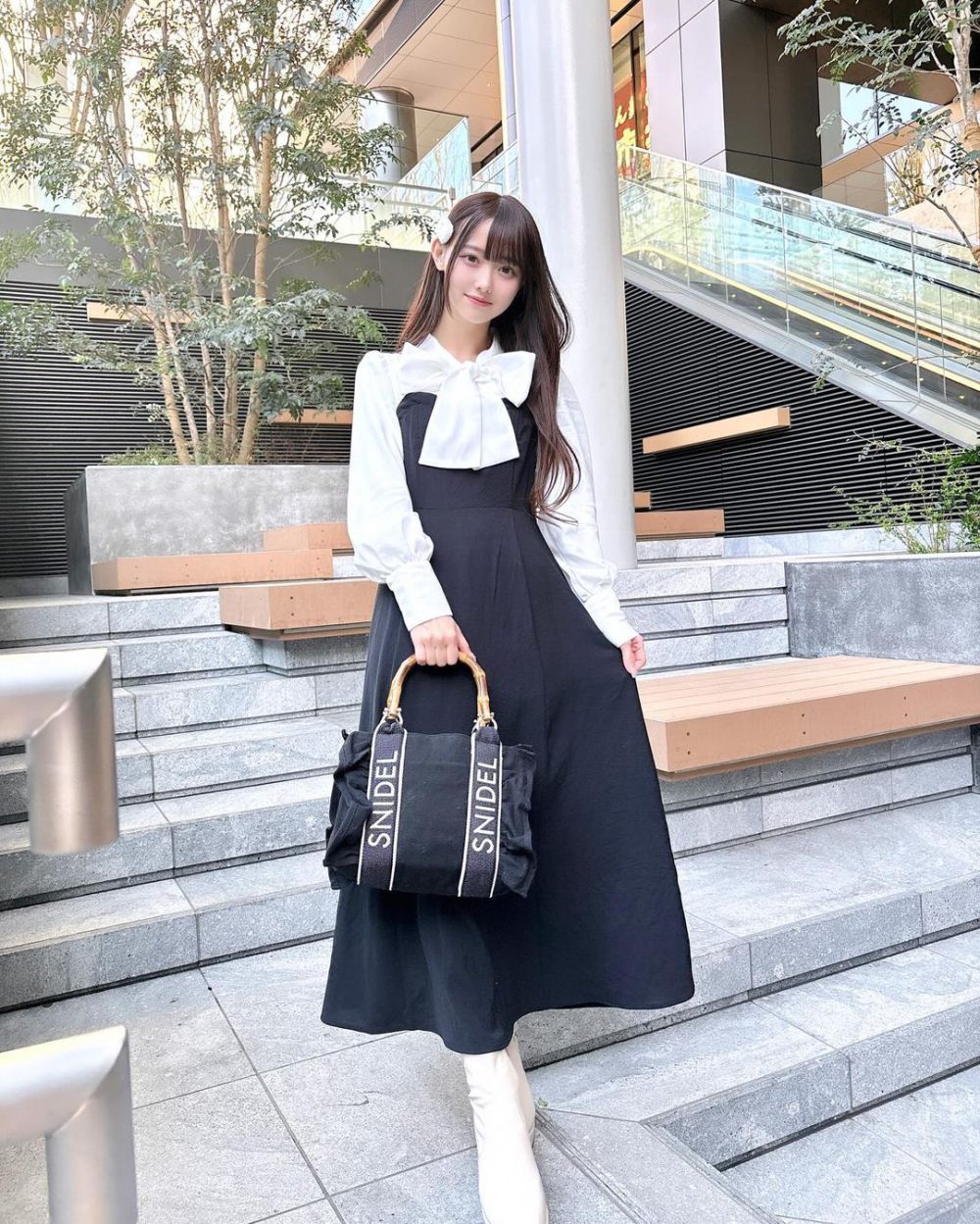 7 Ide OOTD Nuansa Putih ala Momona Matsumoto, Clean dan Cute!