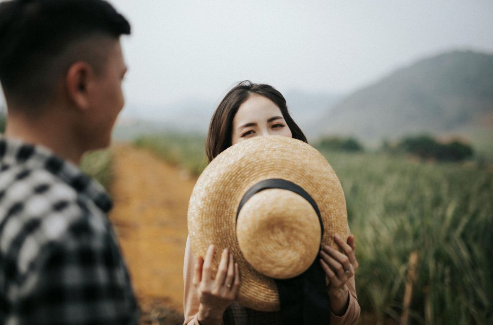 5 Cara Mengontrol Sikap Salting dan Malu Saat Bertemu Pujaan Hati 