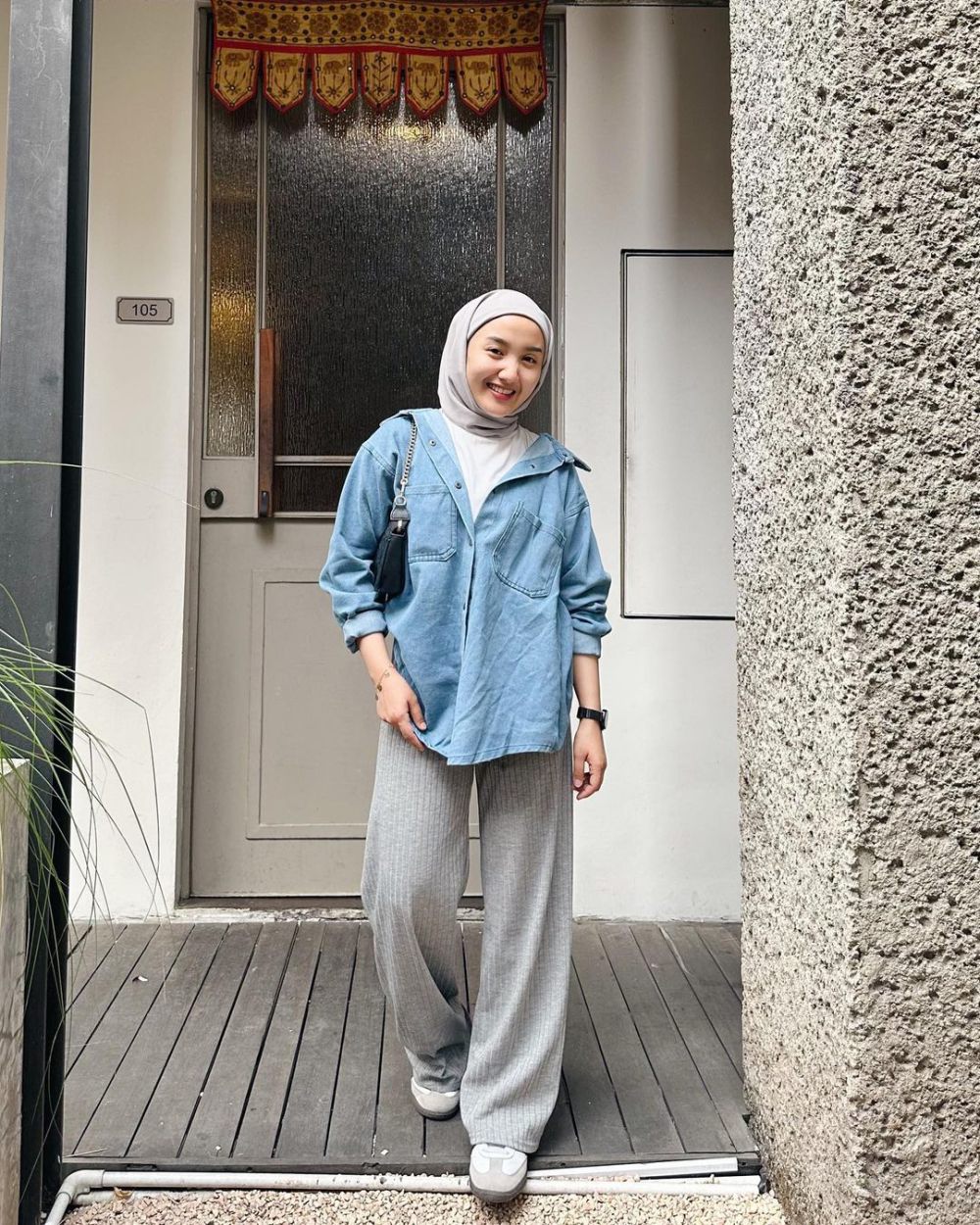 9 Gaya OOTD Hangout ala Thafanya Sabila, Youthful Abis!