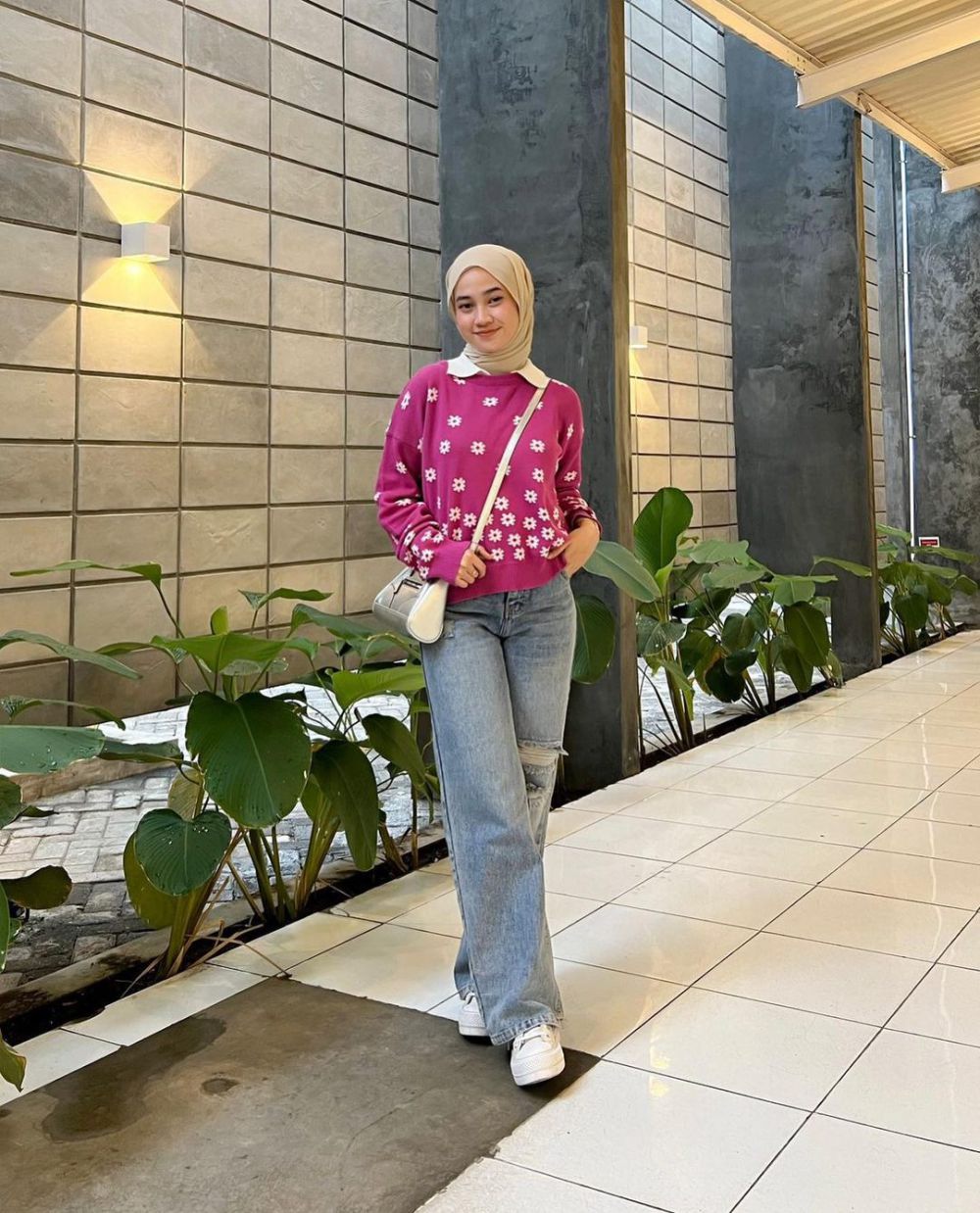 9 Ide Styling Outfit Knitwear ala Kirana Salsabila, Vibes Soft Girl!