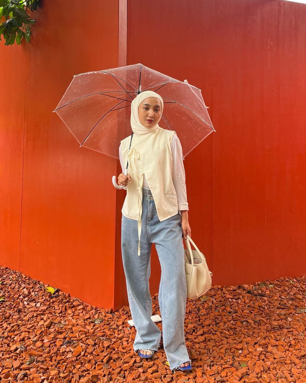 9 Gaya OOTD Hangout ala Thafanya Sabila, Youthful Abis!