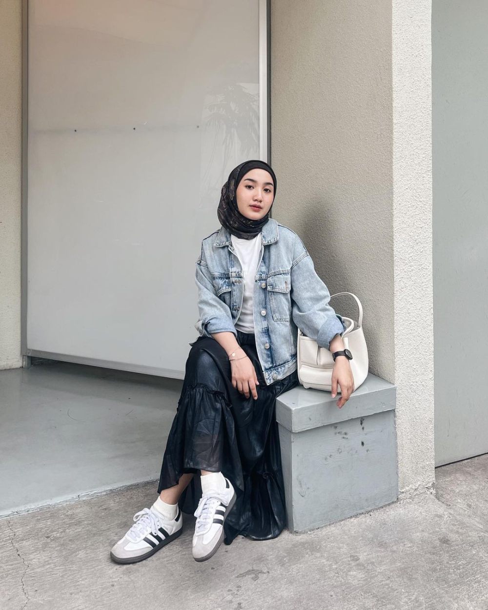 9 Gaya OOTD Hangout ala Thafanya Sabila, Youthful Abis!