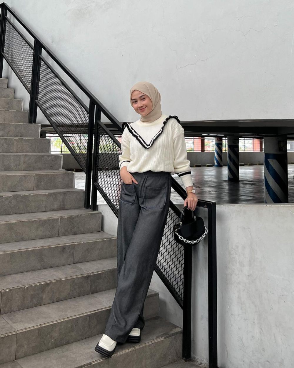 9 Ide Styling Outfit Knitwear ala Kirana Salsabila, Vibes Soft Girl!