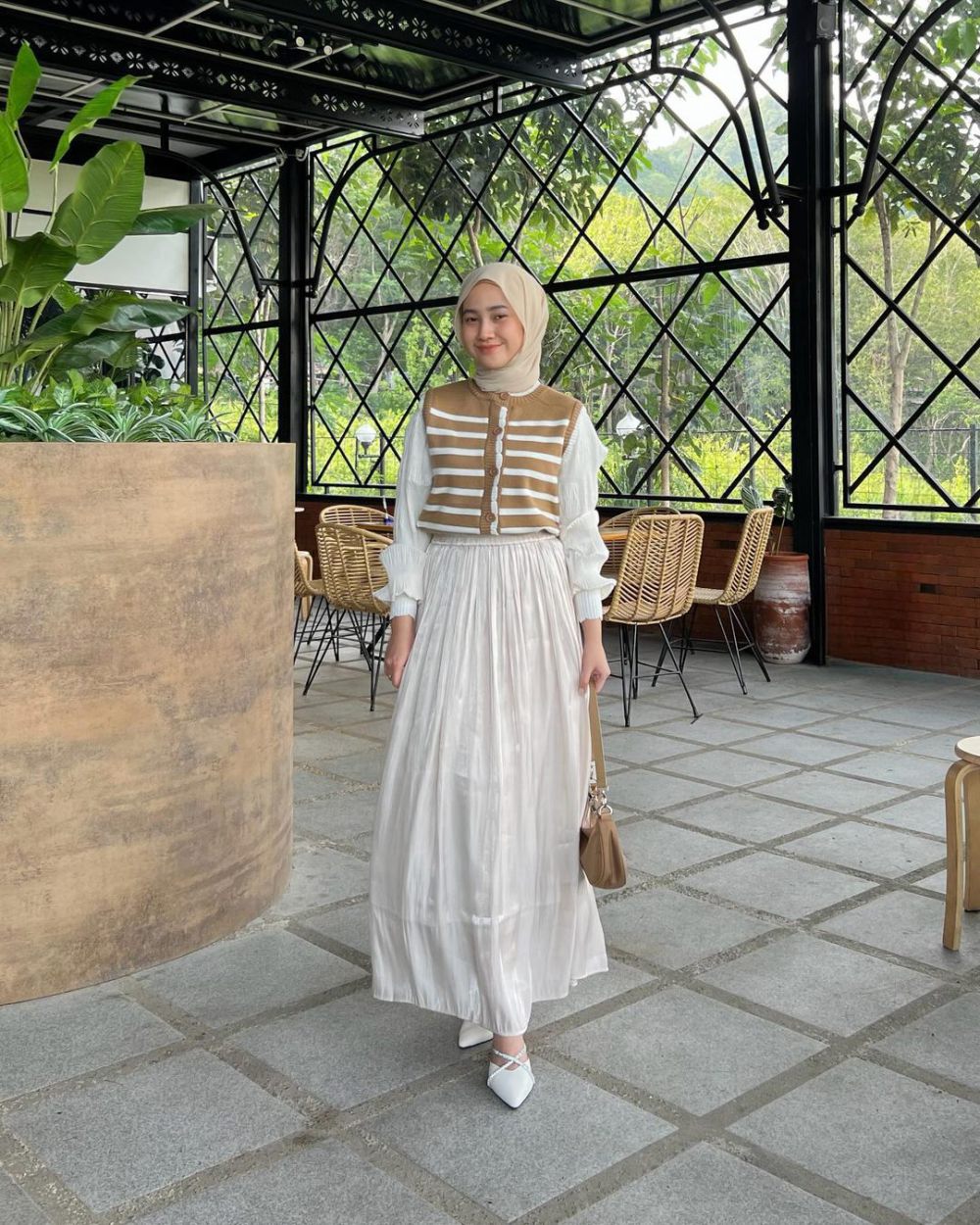 9 Ide Styling Outfit Knitwear ala Kirana Salsabila, Vibes Soft Girl!