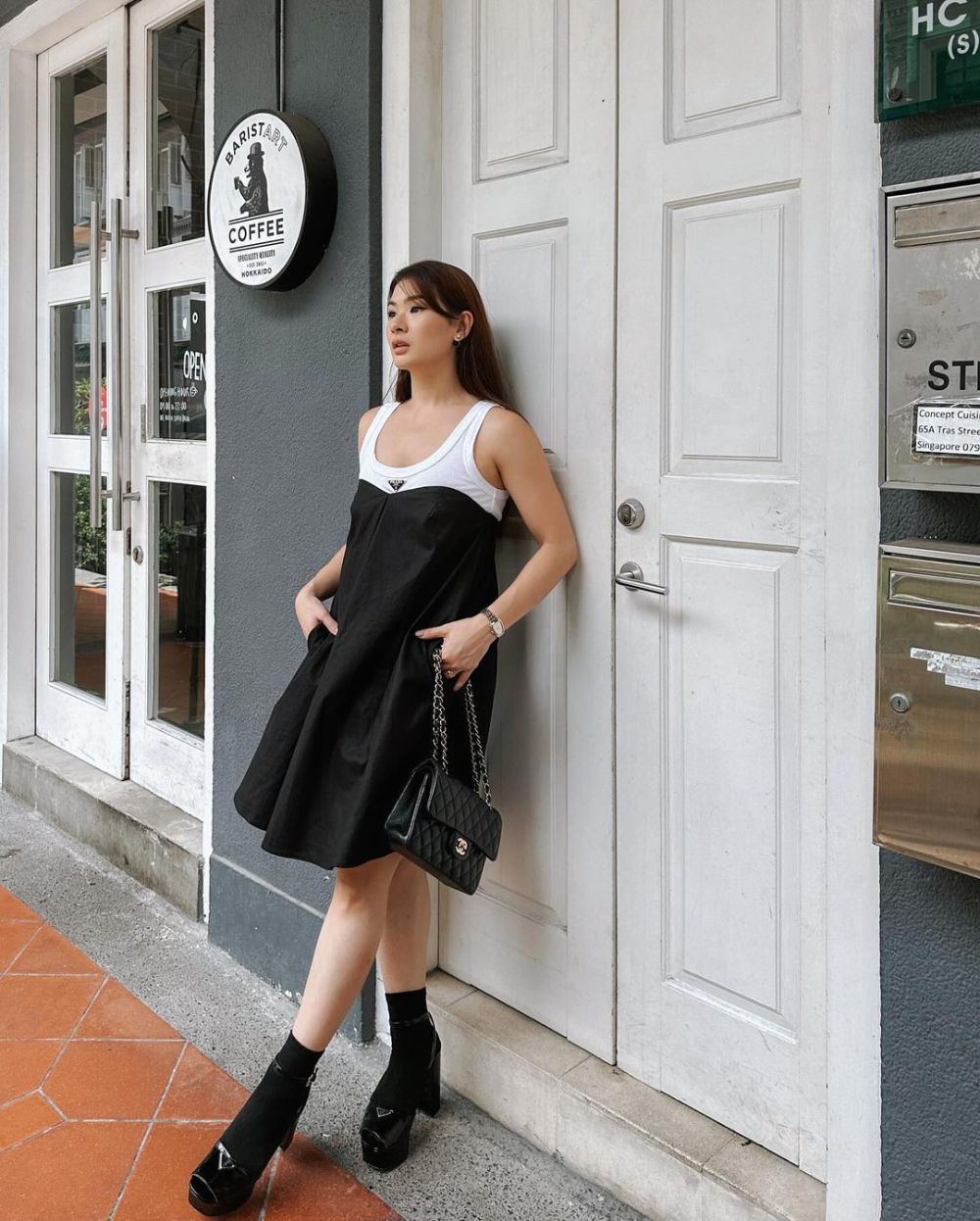 9 Inspirasi Outfit Sleeveless ala Anastasia Siantar, Chic Minimalis!