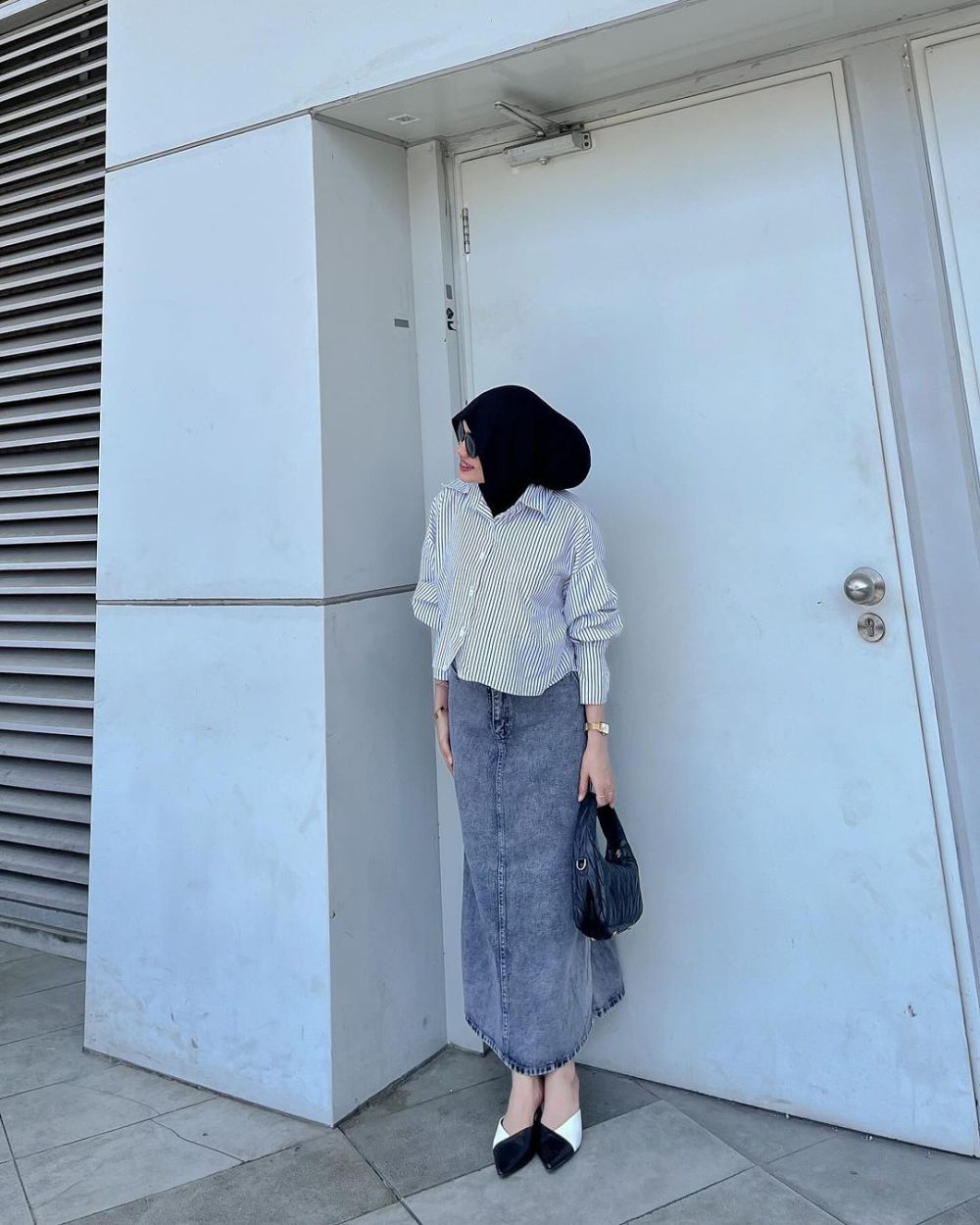 11 Styling Outfit Rok Jeans ala Olivia Putri, Anti Mati Gaya! 