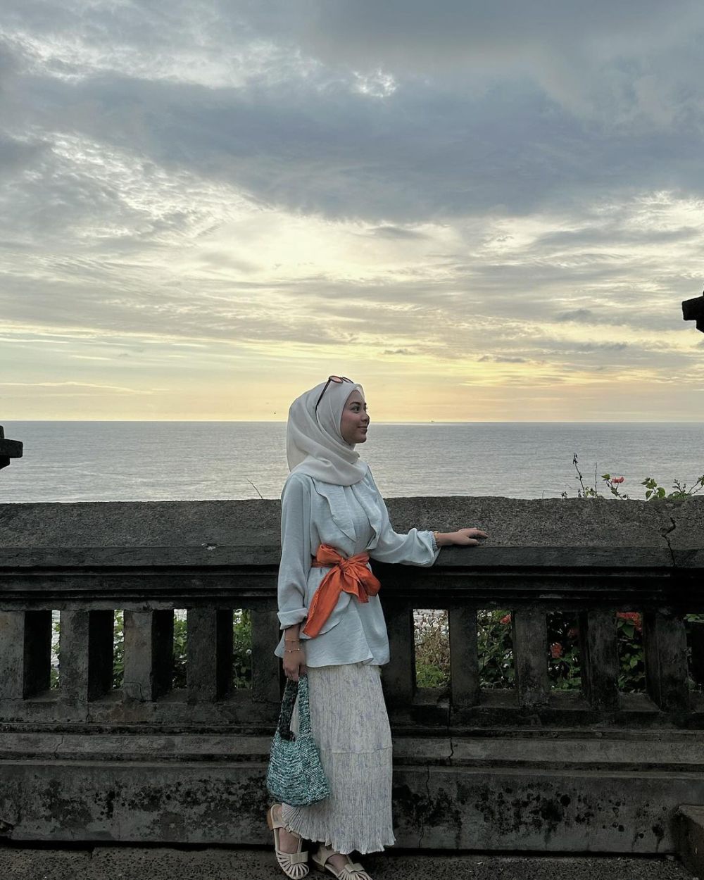 10 Inspirasi OOTD Traveling Hijab Friendly ala Dianty Annisa, Nyaman!