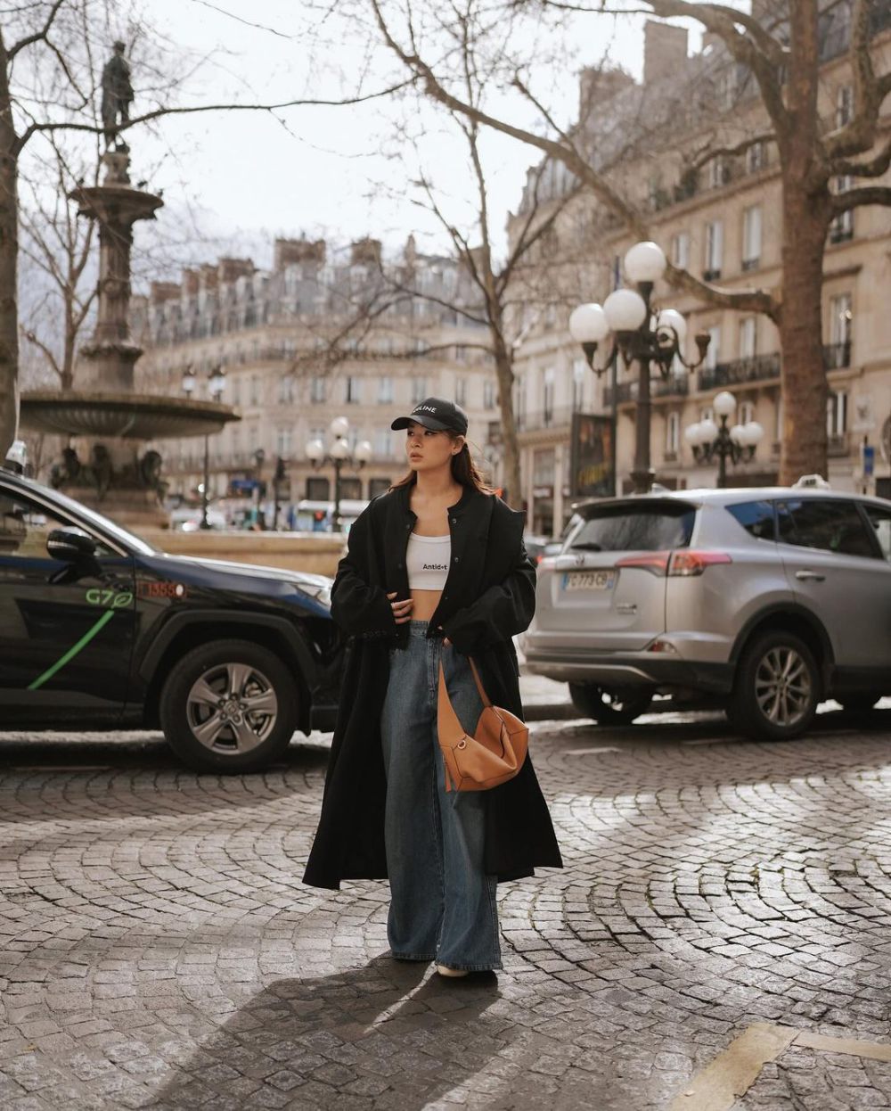 9 Ide Outfit Liburan ke Paris ala Anastasia Siantar, Fashionista!