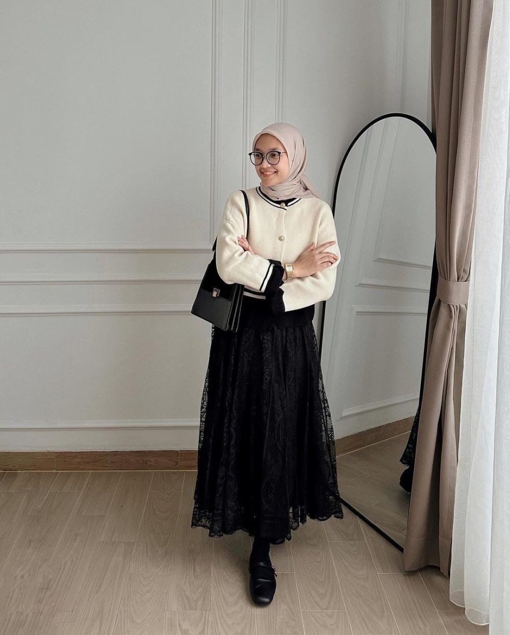 9 Ide Outfit Smart Casual ala Alaeka Bachir, Rapi dan Kekinian!