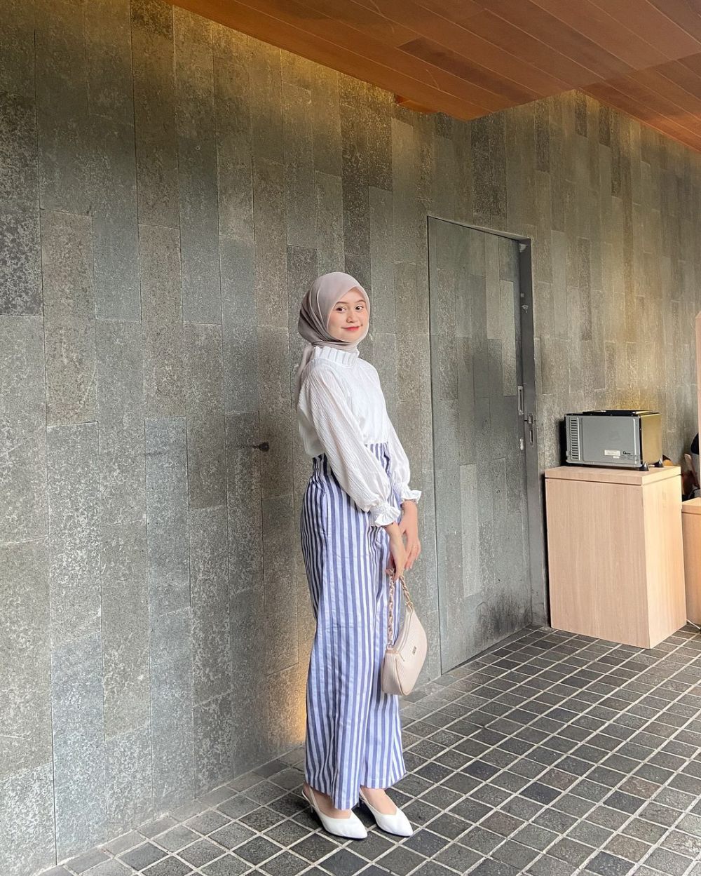 9 Ide Outfit Simple buat Datang ke Wisuda Bestie ala Influencer Hijab