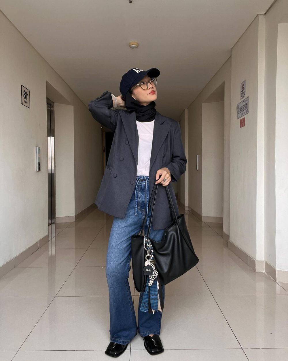 9 Ide OOTD Pakai Denim ala Karina Kamil yang Timeless!