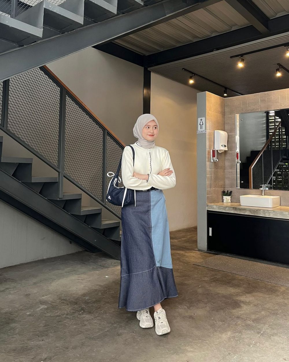 9 Ide Outfit Simple buat Datang ke Wisuda Bestie ala Influencer Hijab