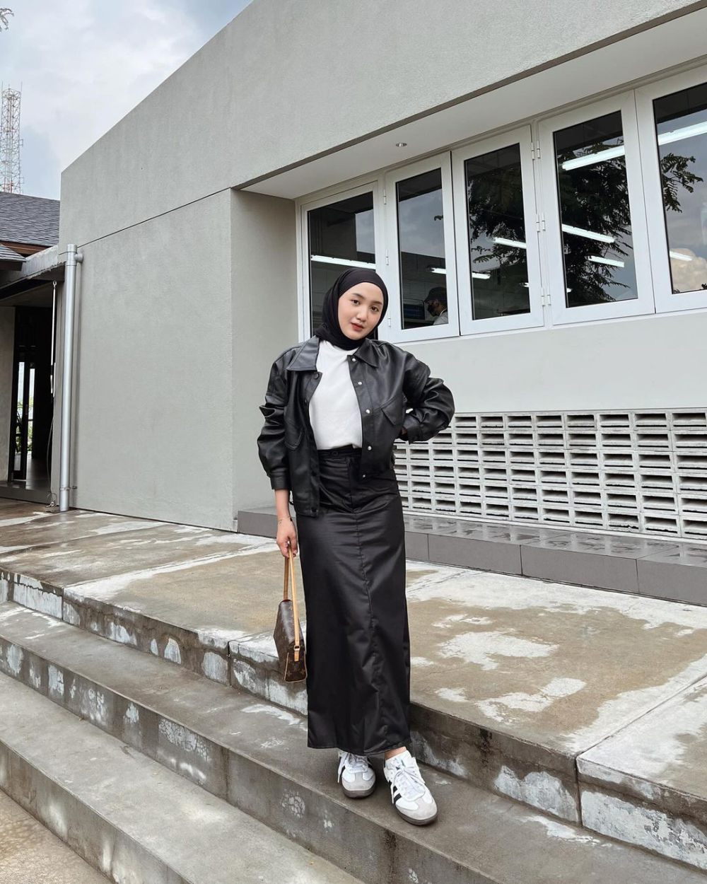 9 Gaya OOTD Hangout ala Thafanya Sabila, Youthful Abis!